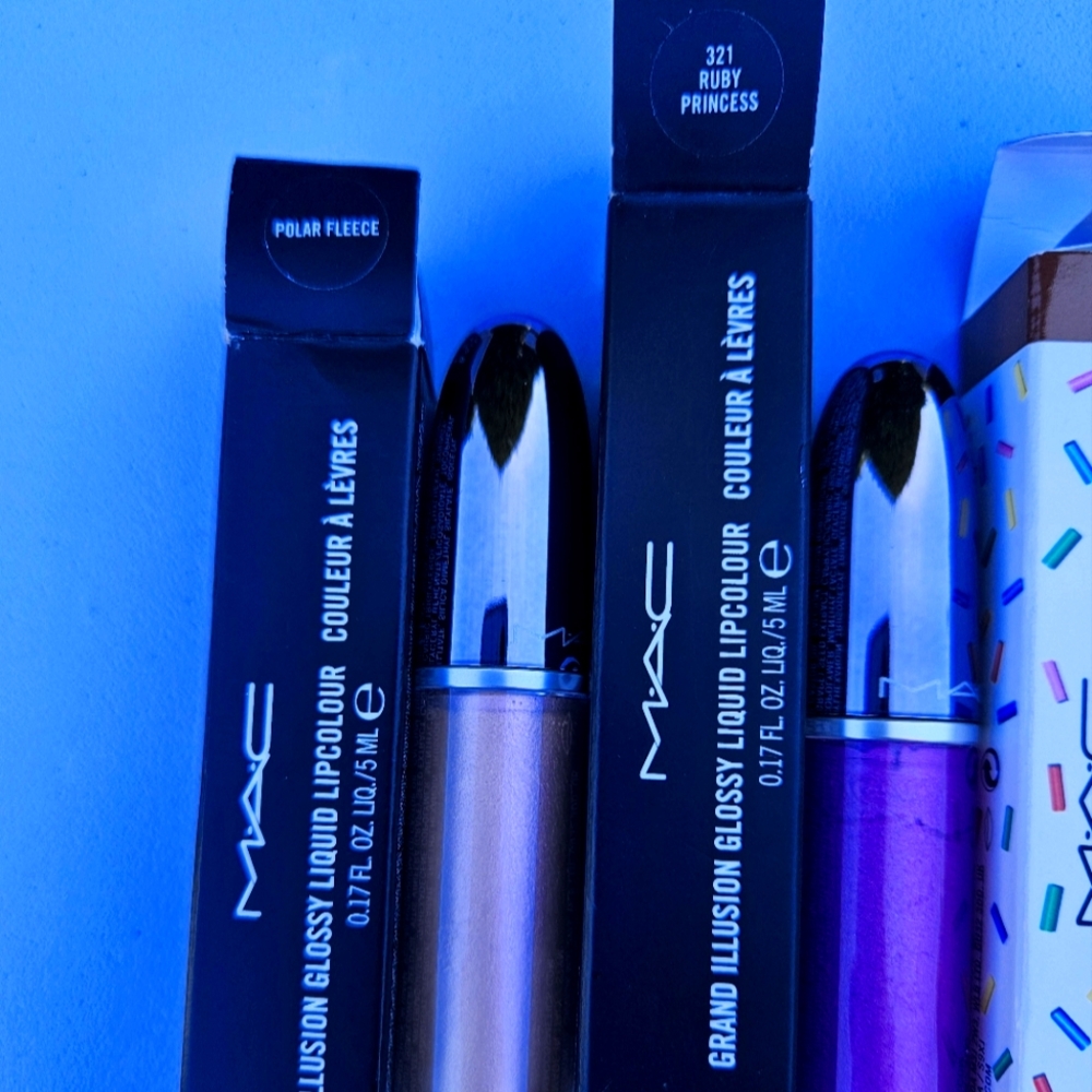 2 Mac grand illusion glossy liquid lipcolour.